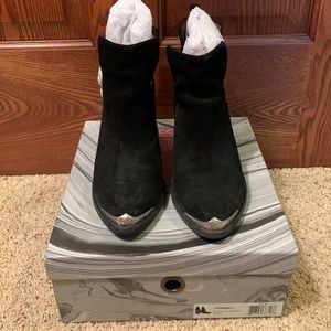 Jeffrey Campbell Cromwell